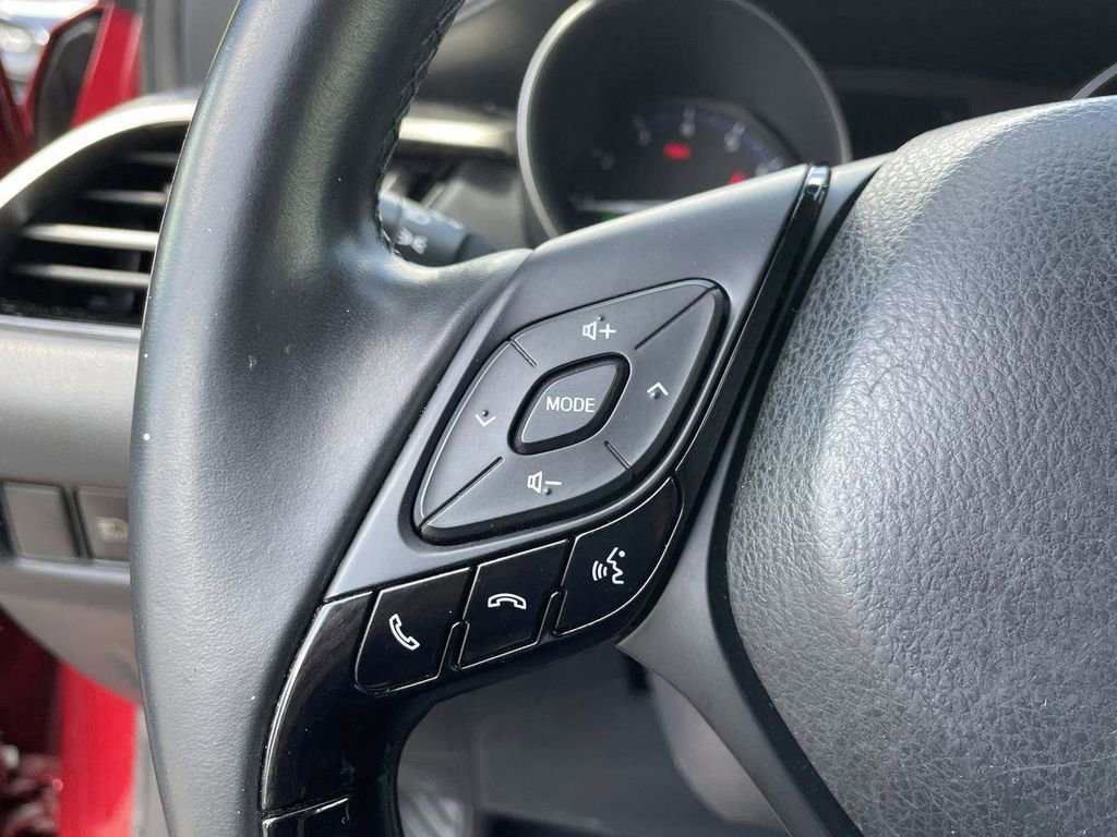Used 2019 Toyota C-HR XLE image 28