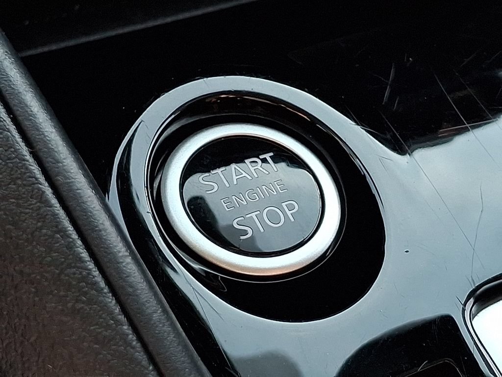 Used 2024 Nissan Versa SR FWD image 23