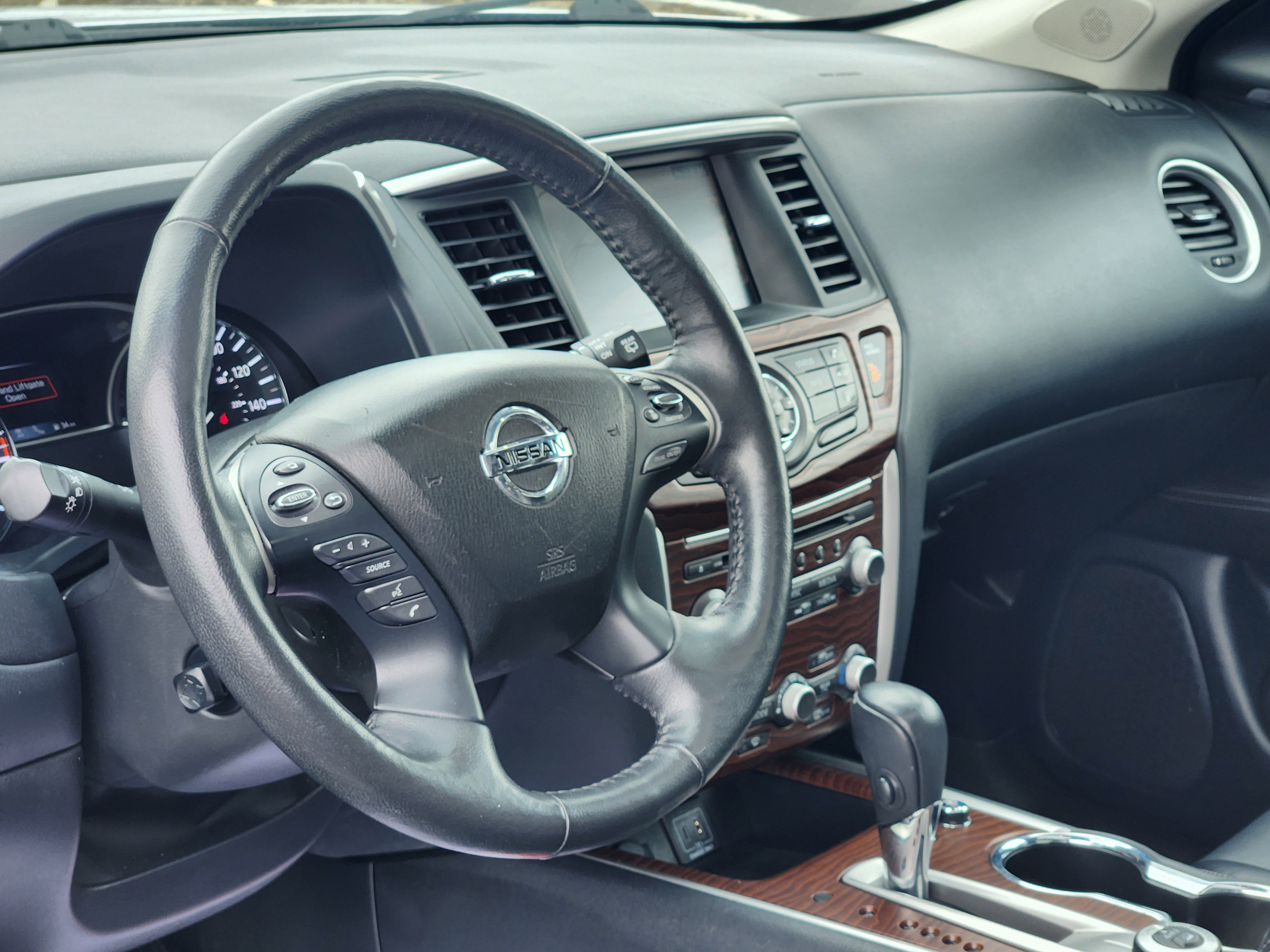 Used 2020 Nissan Pathfinder Platinum image 27