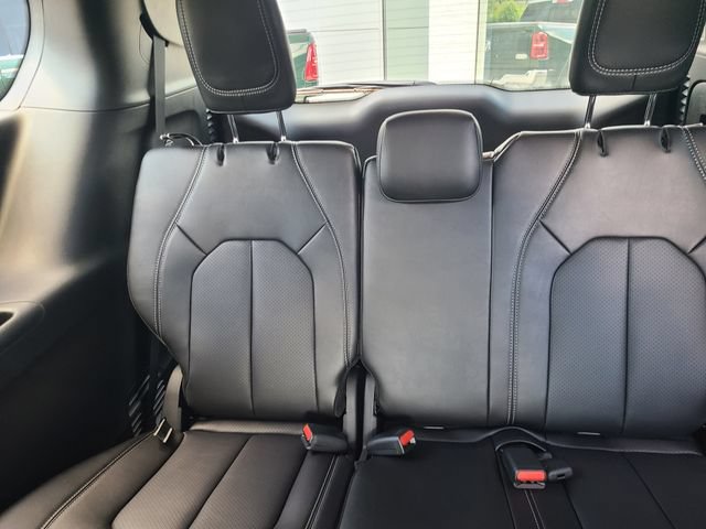 New 2027 Chrysler Pacifica Select FWD image 17