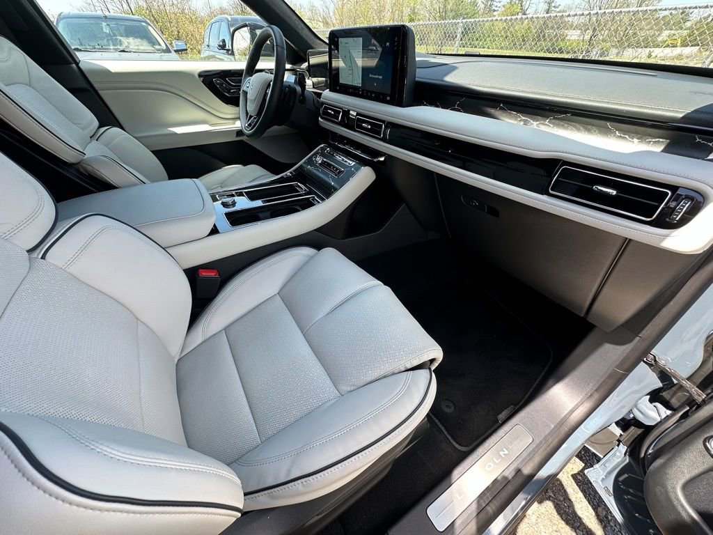 New 2026 Lincoln Aviator Black Label w/ Dynamic Handling Package AWD/4WD image 22