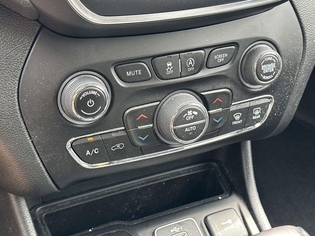 Used 2022 Jeep Cherokee Latitude Lux AWD/4WD image 27