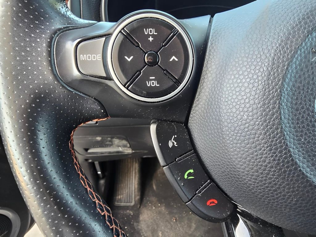 Used 2018 Kia Soul ! FWD image 7