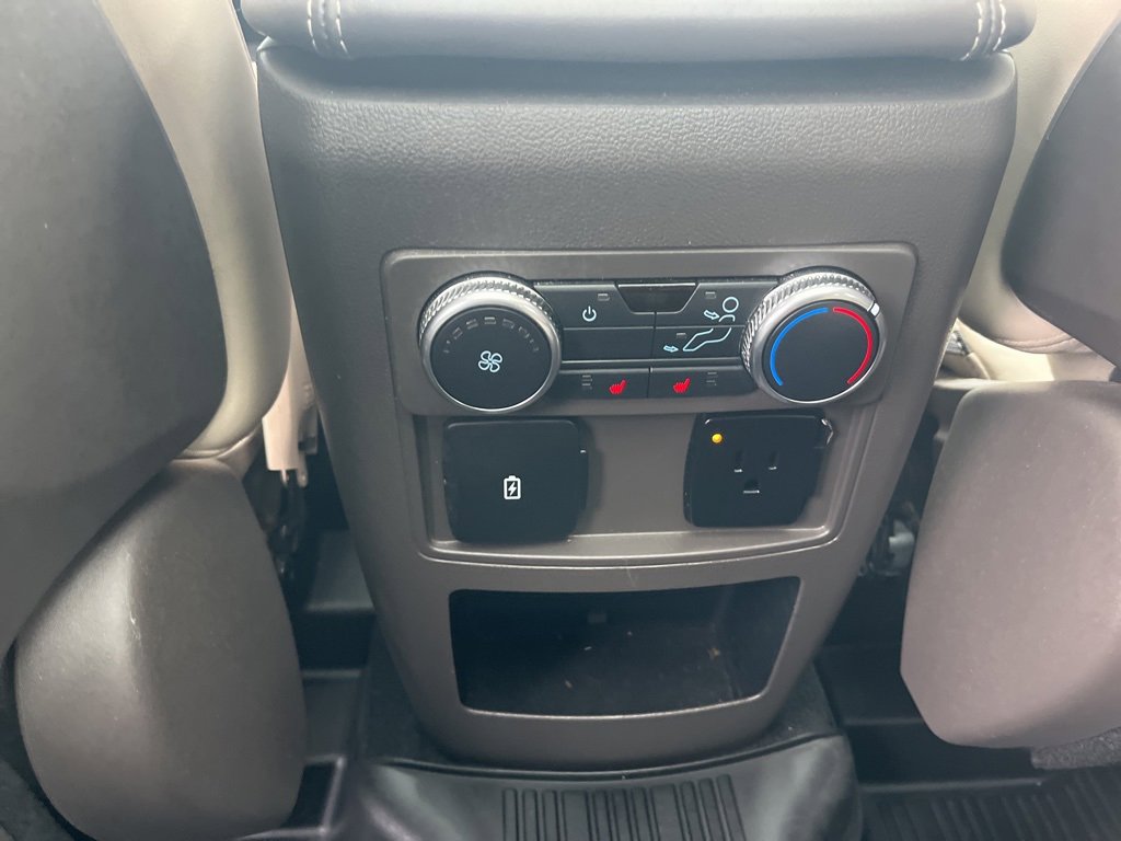 Used 2020 Ford Explorer Platinum w/ Premium Technology Package image 16