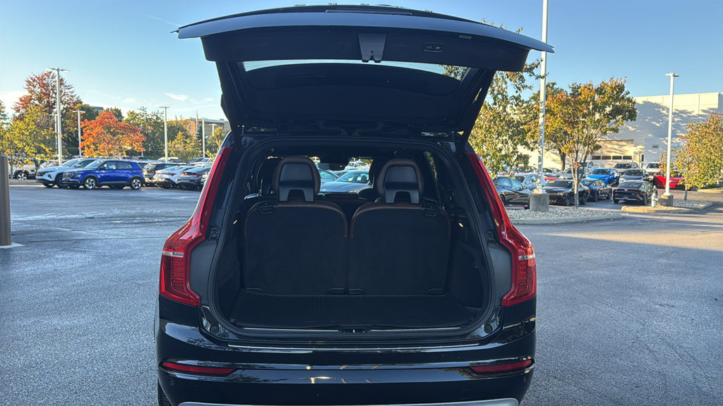 Used 2021 Volvo XC90 T6 Momentum w/ Climate Package AWD/4WD image 9