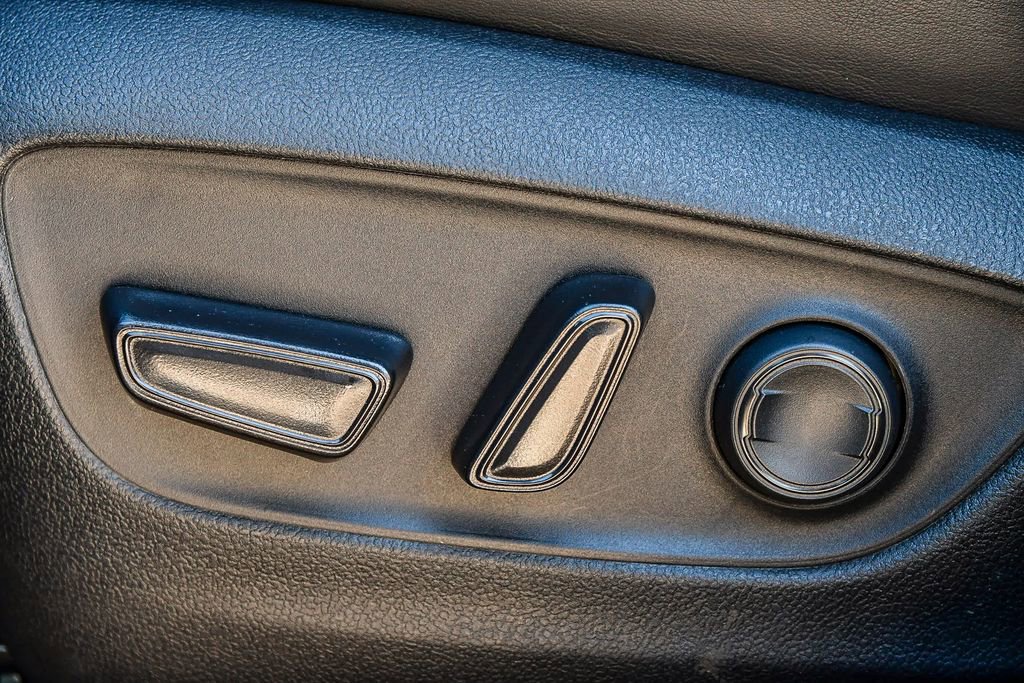 Used 2020 Toyota RAV4 XLE Premium image 24