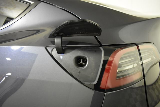 Used 2023 Tesla Model Y Long Range image 41