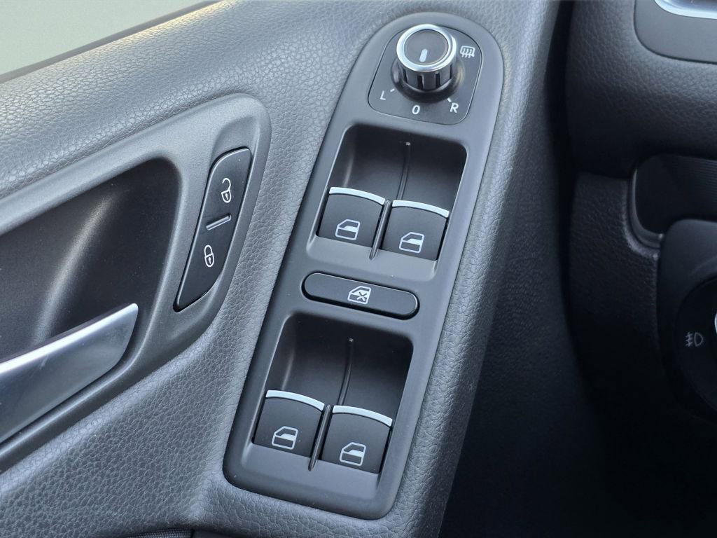 Used 2011 Volkswagen GTI 4-Door image 32