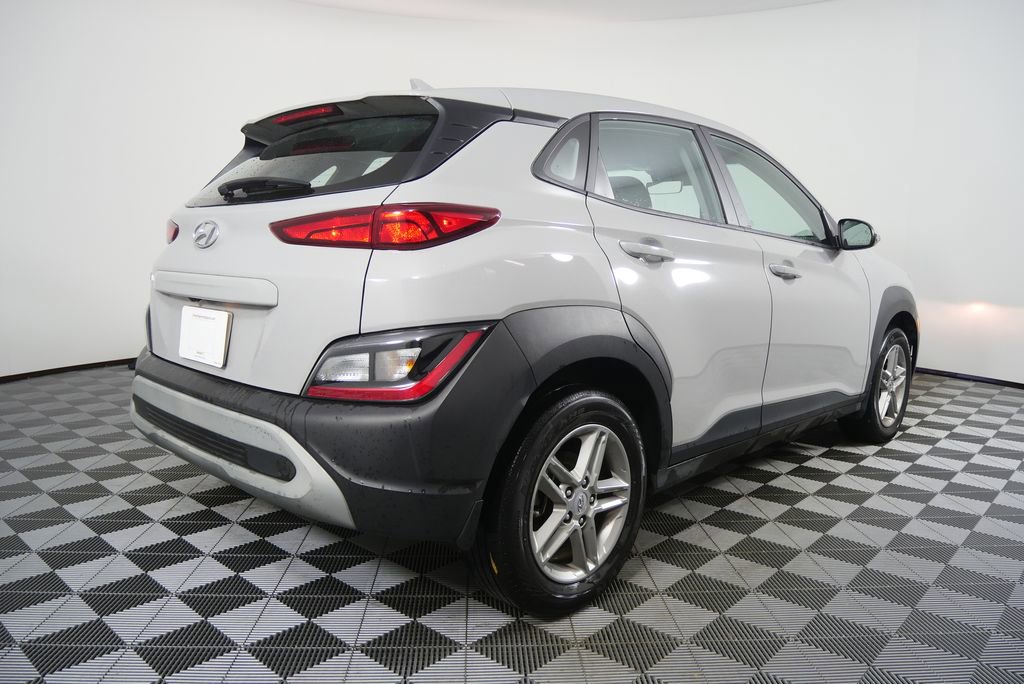 Used 2023 Hyundai Kona SE image 3