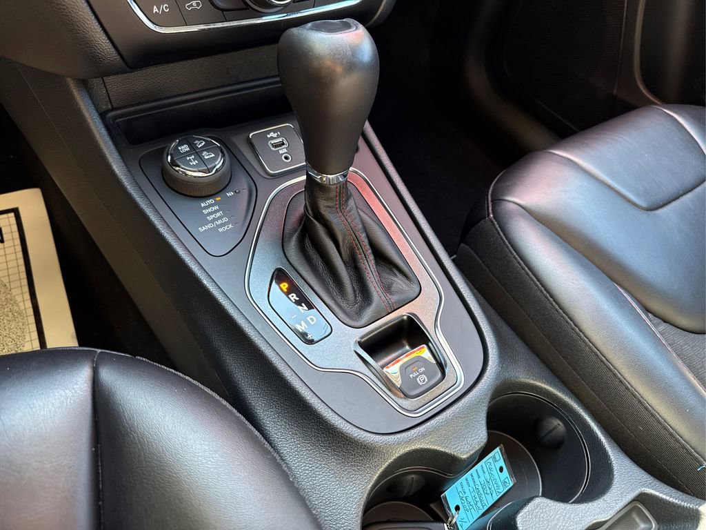 Used 2022 Jeep Cherokee Trailhawk image 34