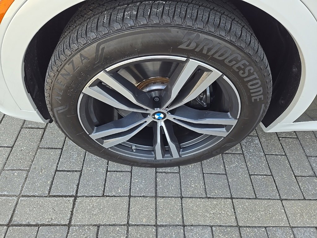 Used 2022 BMW X7 M50i image 10