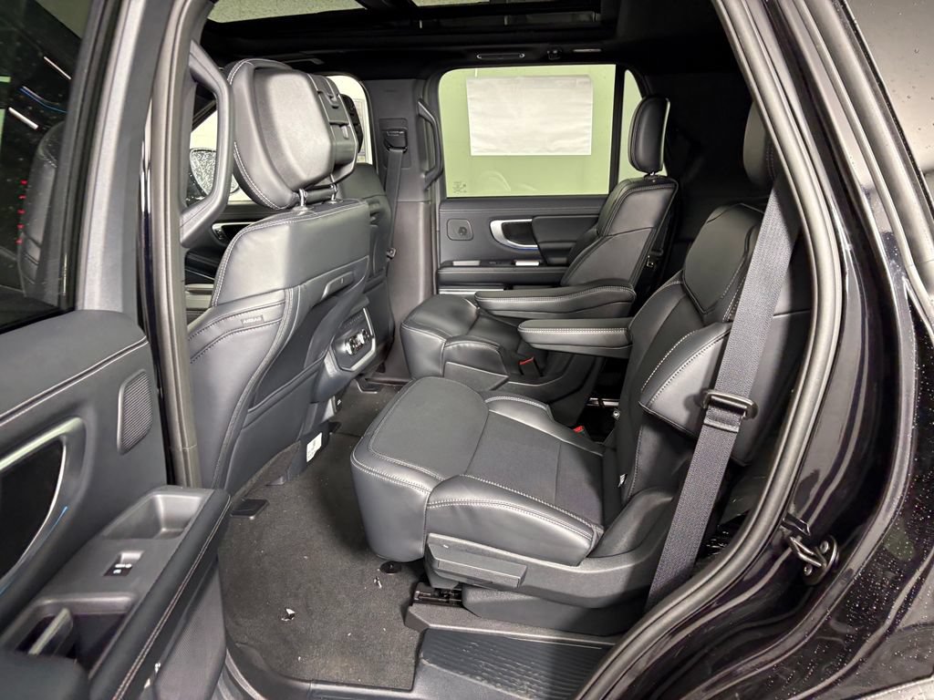 New 2026 Ford Expedition Platinum w/ Stealth Performance Package AWD/4WD image 34