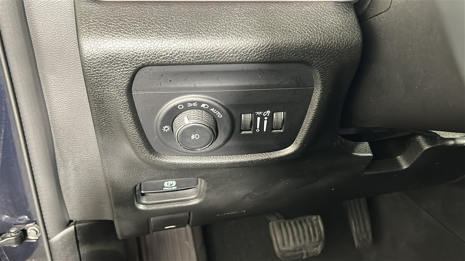 Used 2023 Jeep Grand Cherokee L Limited w/ Trailer Tow Group (B) AWD/4WD image 23
