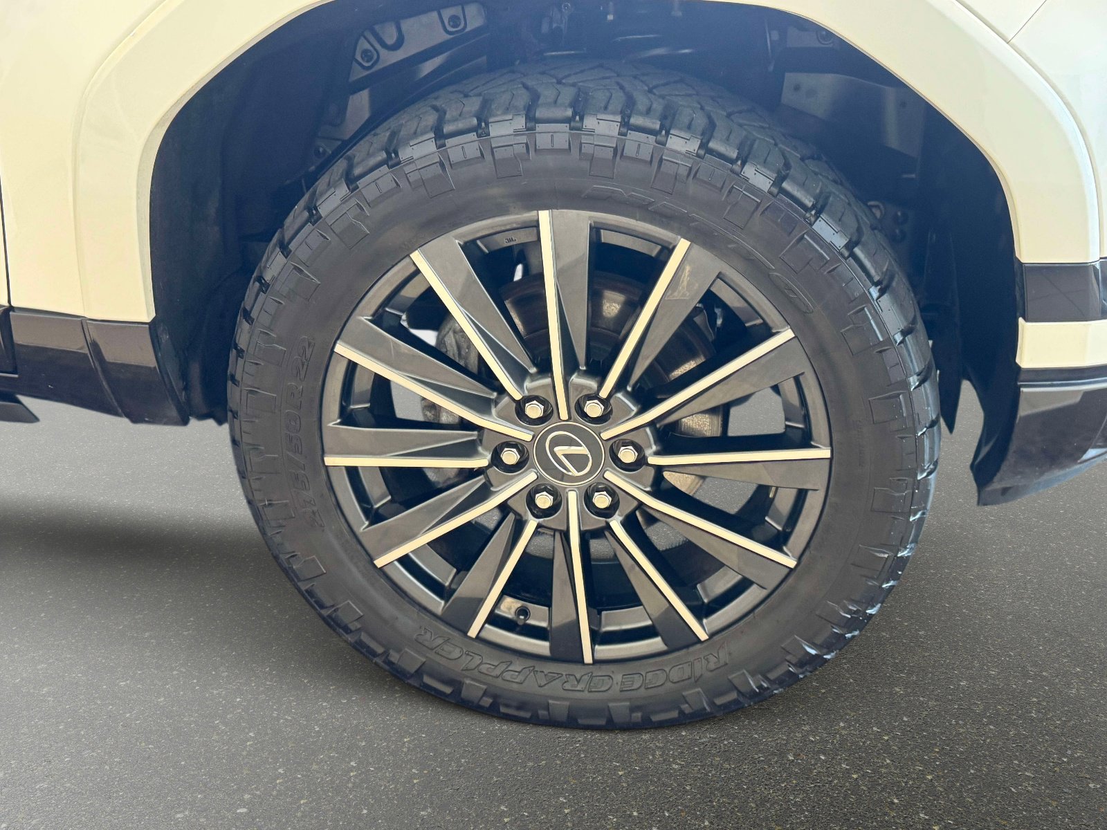 Used 2024 Lexus GX 550 w/ Cold Area Package image 7