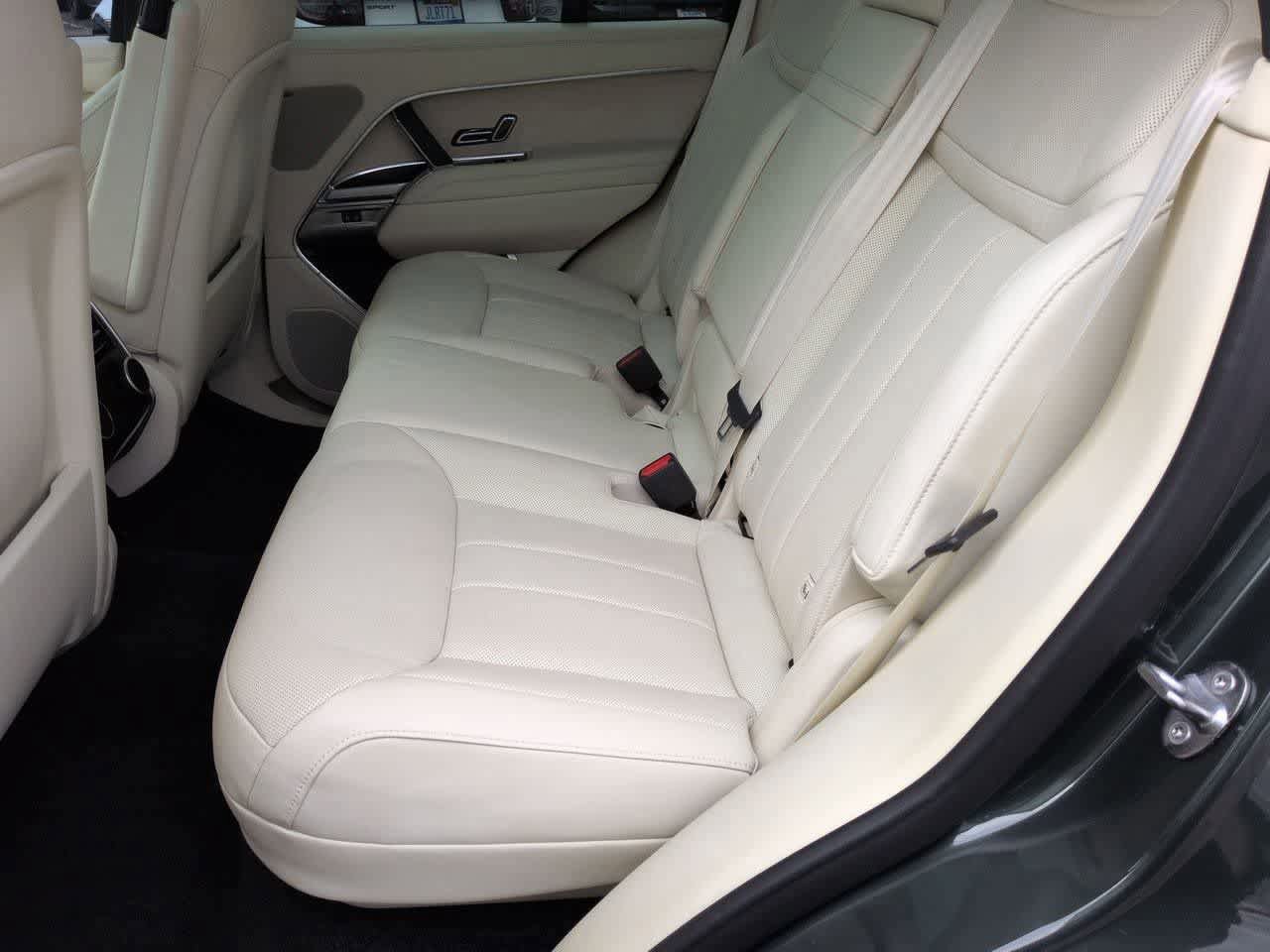 Used 2024 Land Rover Range Rover SE image 20