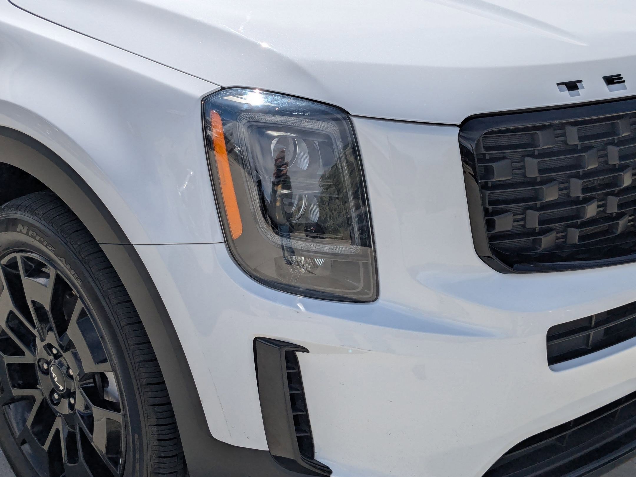 Certified 2022 Kia Telluride EX w/ EX Premium Package AWD/4WD image 10
