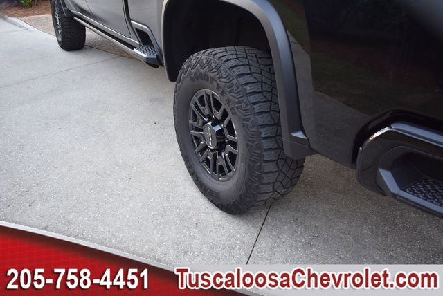 Used 2025 Chevrolet Silverado 2500 ZR2 w/ Technology Package image 15