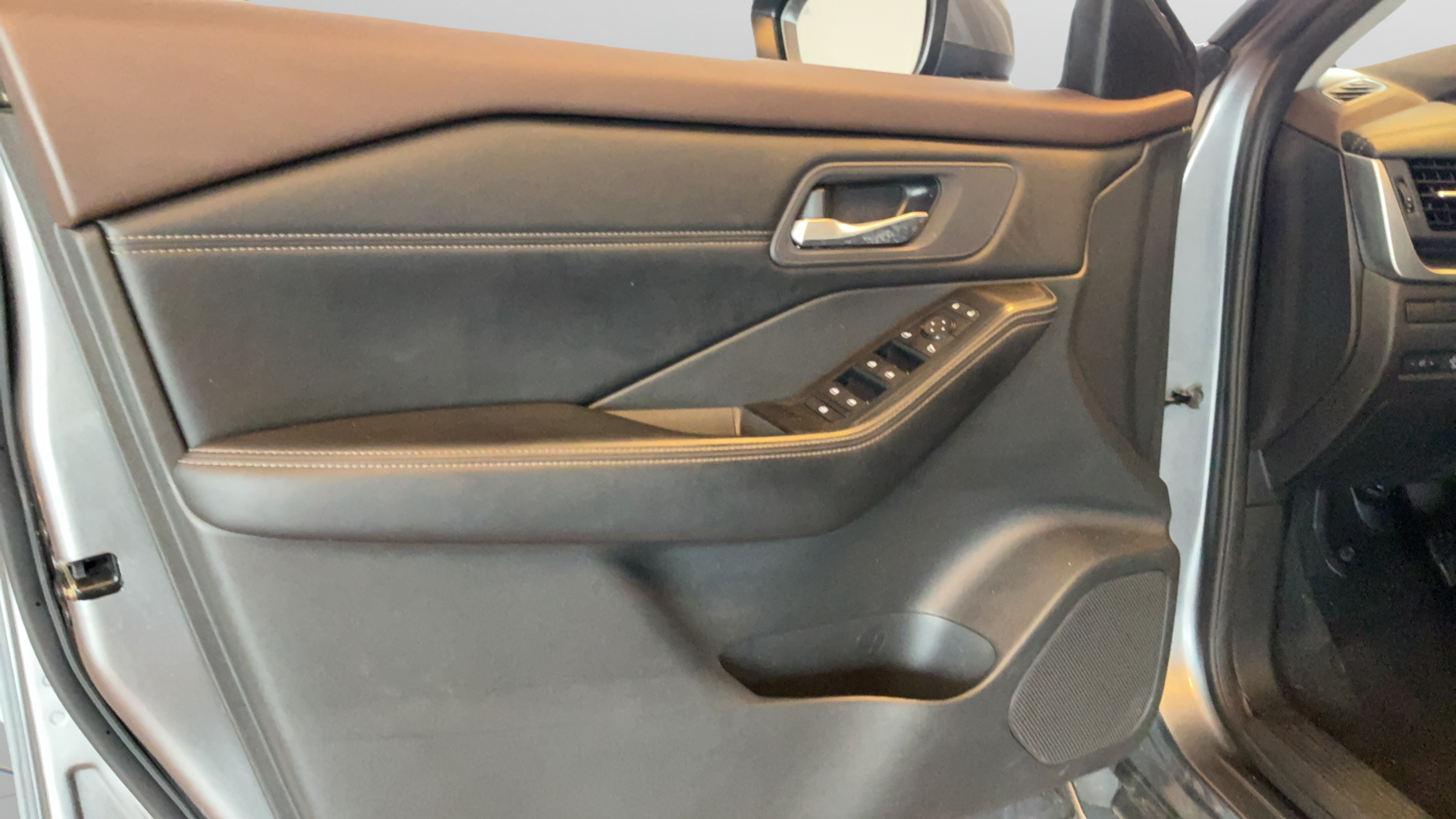 Used 2023 Nissan Rogue SV w/ SV Premium B Package FWD image 23