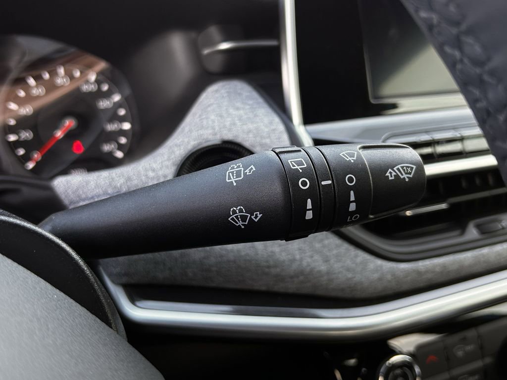 Used 2025 Jeep Compass Latitude image 26