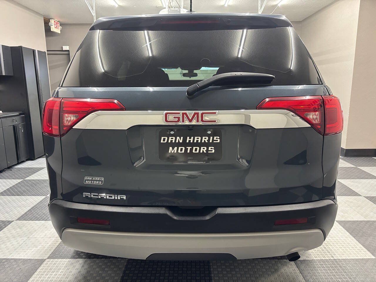 Used 2019 GMC Acadia SLE w/ LPO, Floor Liner Package FWD image 9