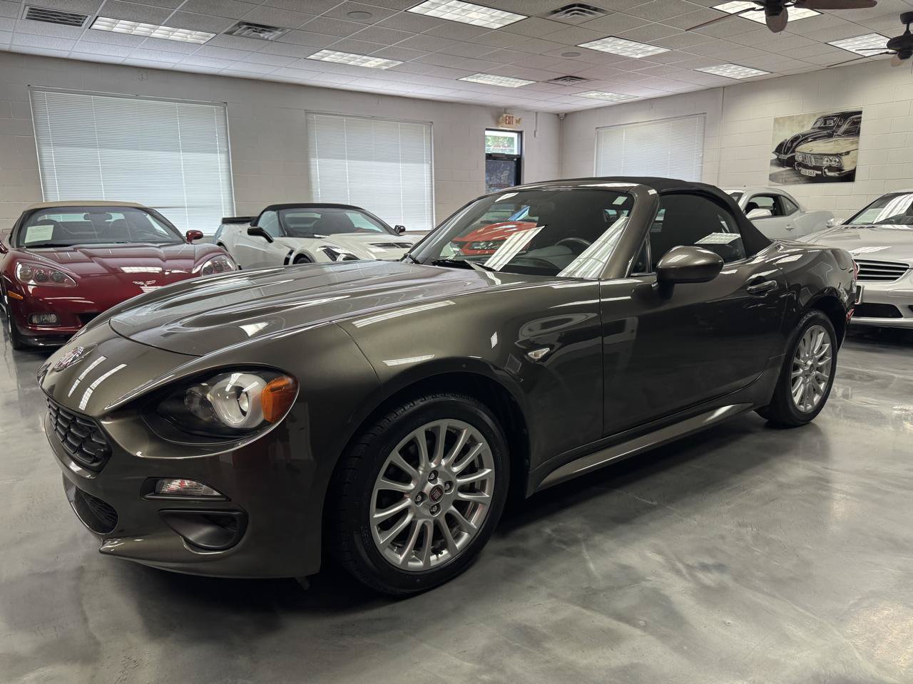 Used 2017 FIAT 124 Spider Classica RWD image 27