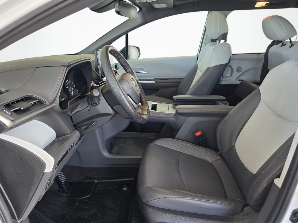 Used 2024 Toyota Sienna XSE AWD/4WD image 17