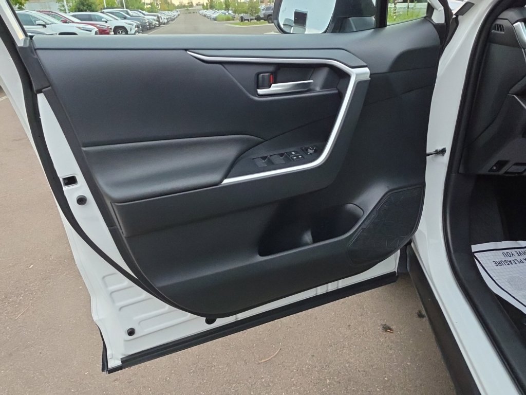 Used 2025 Toyota RAV4 SE AWD/4WD image 24