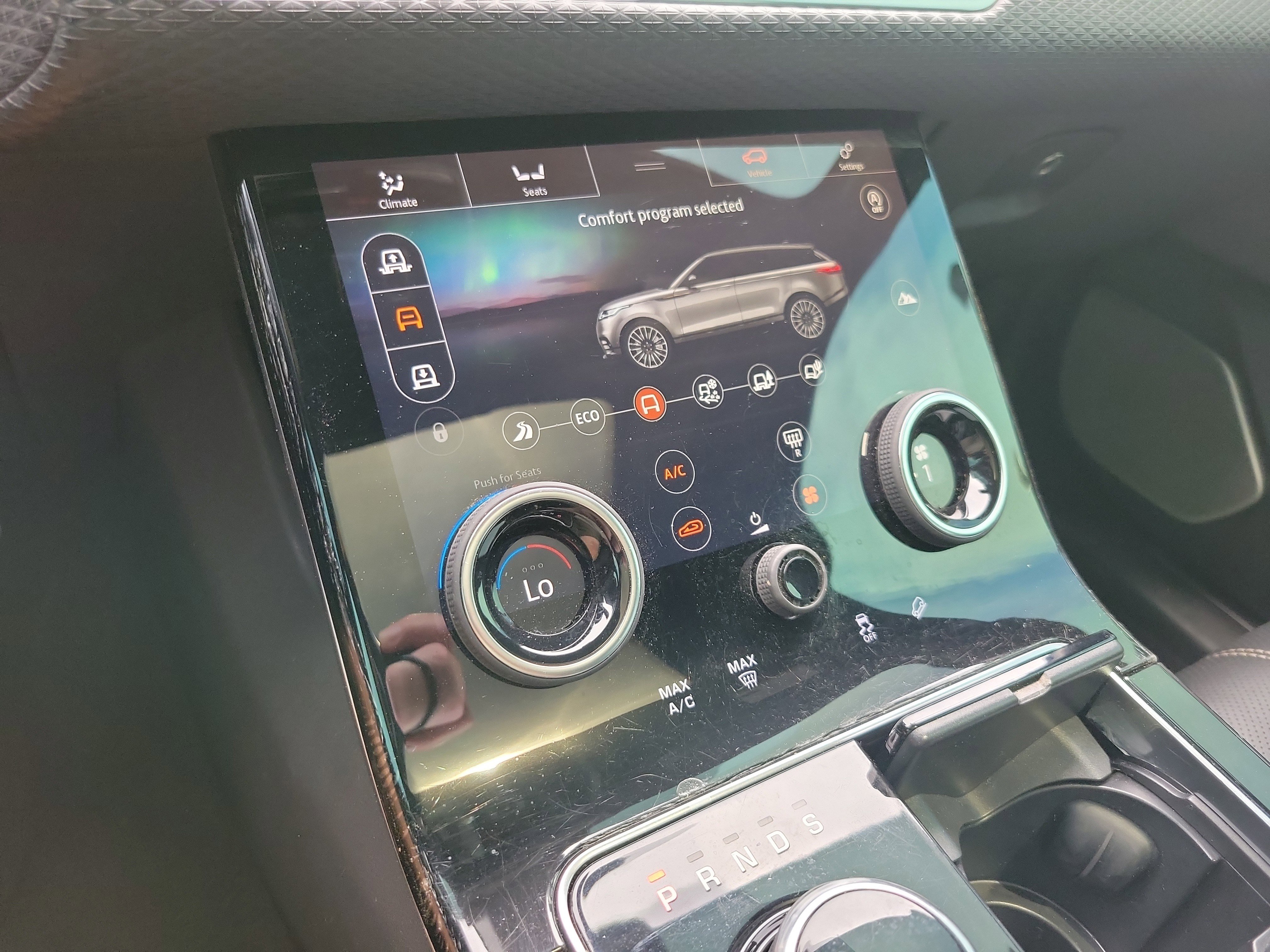 Used 2019 Land Rover Range Rover Velar R-Dynamic SE image 12