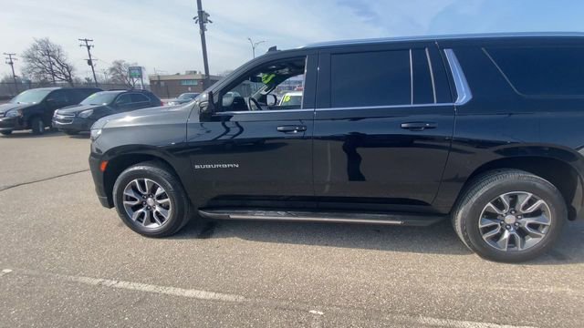 Used 2023 Chevrolet Suburban LT w/ LT Signature Plus Package image 7