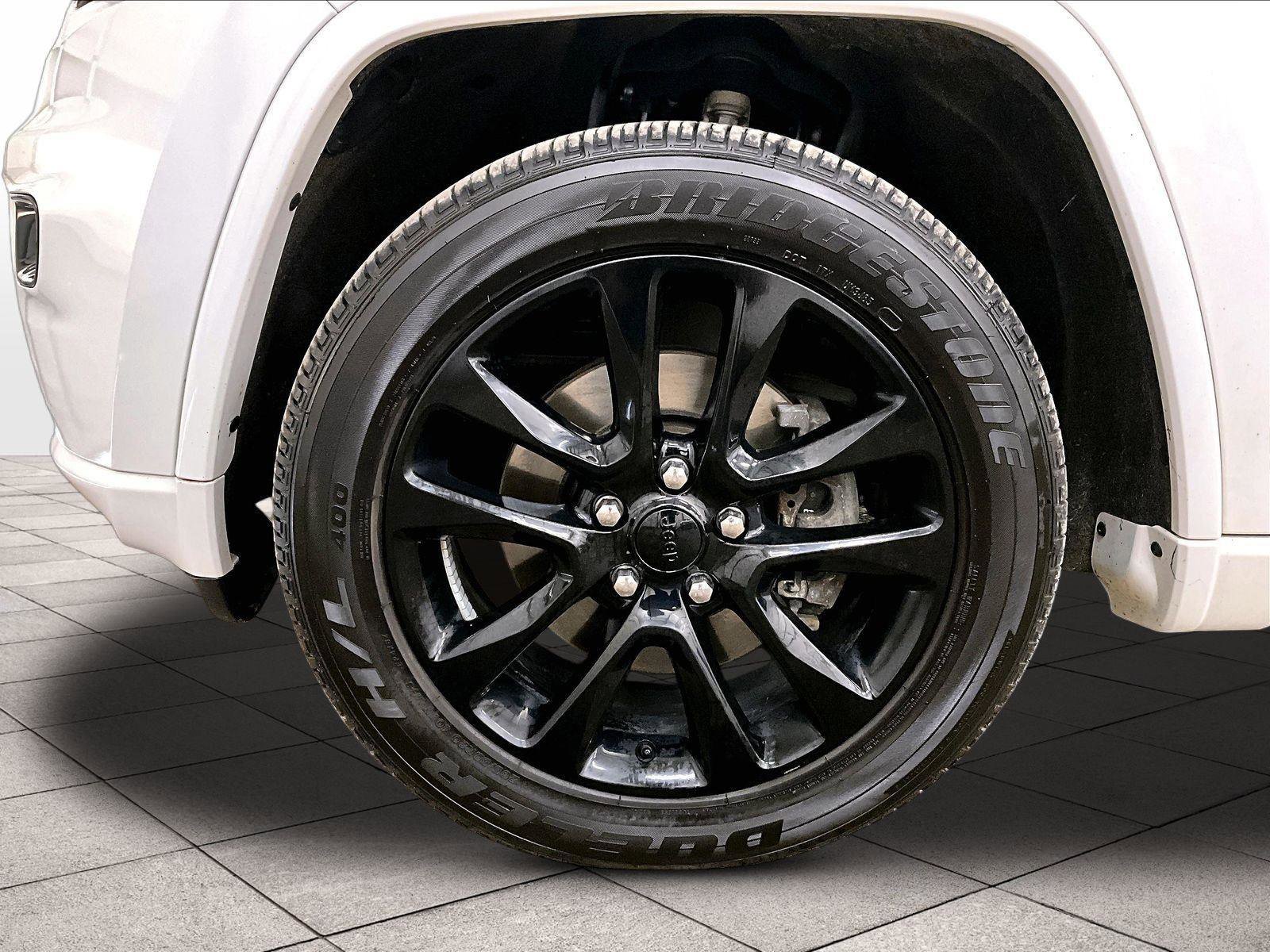 Used 2021 Jeep Grand Cherokee Laredo X image 8