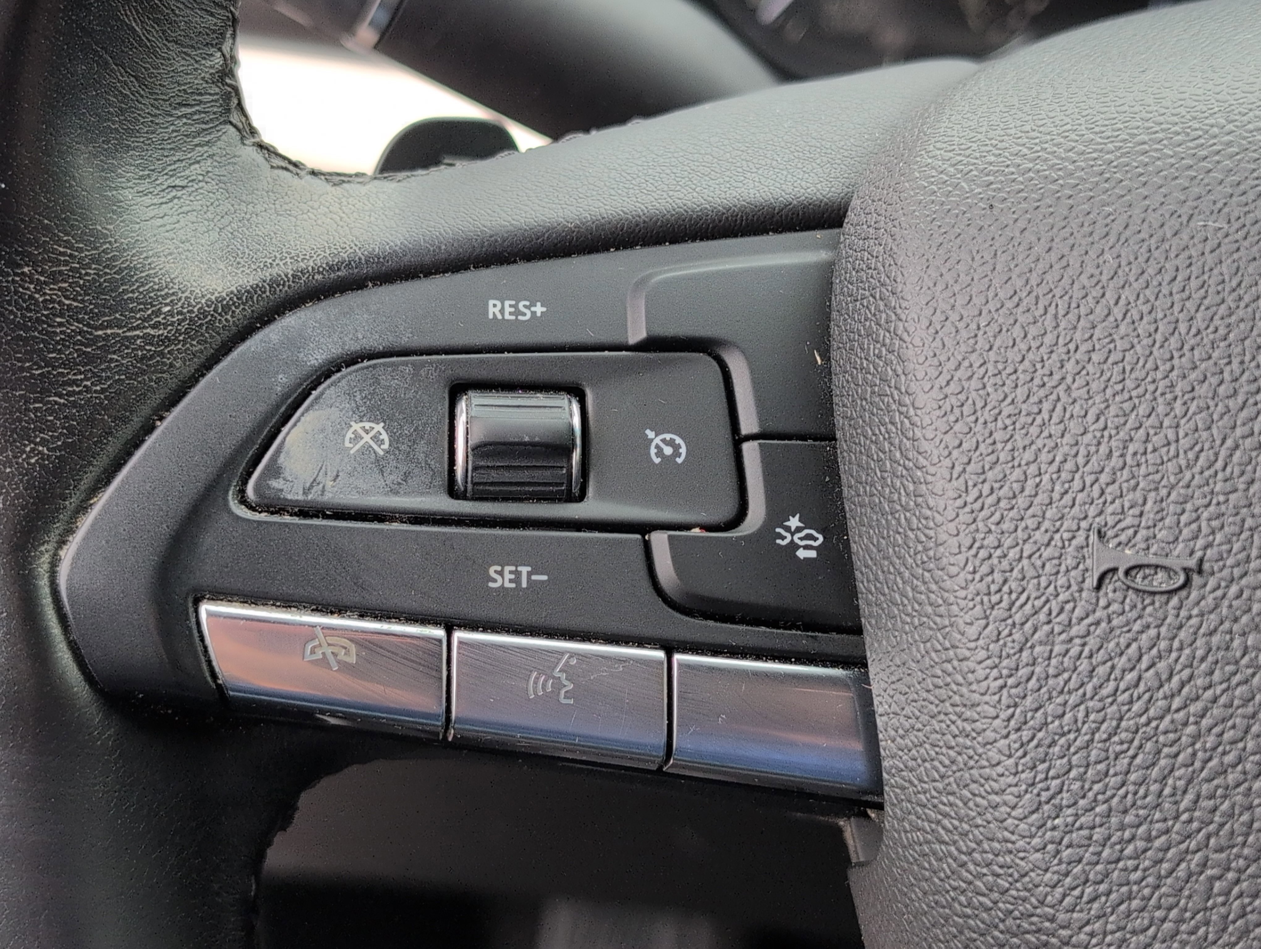 Used 2020 Cadillac XT4 Premium Luxury w/ Driver Awareness Package FWD image 27