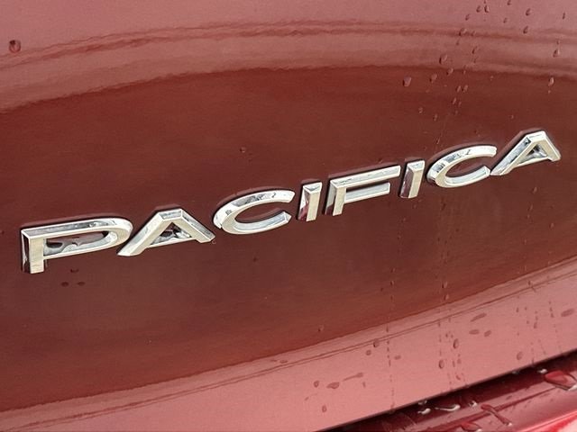 Used 2023 Chrysler Pacifica Touring-L image 30