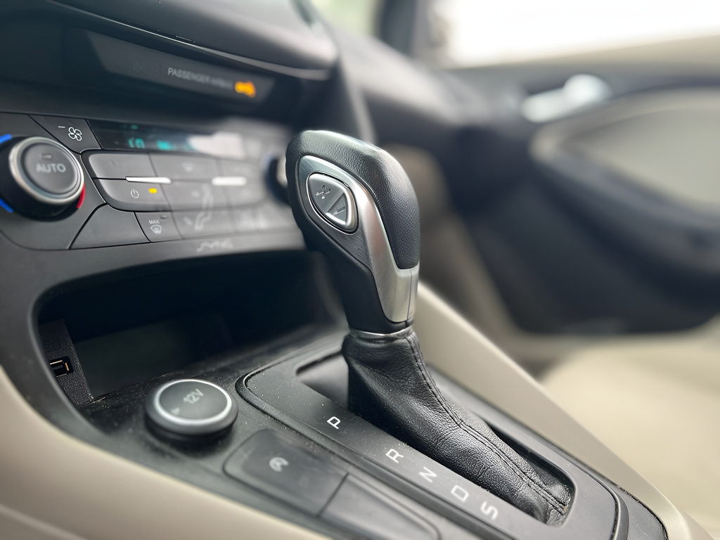 Used 2016 Ford Focus SE FWD image 28