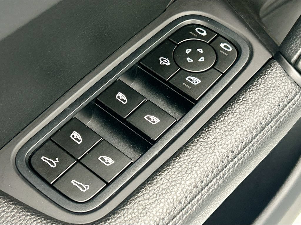 Used 2024 Porsche Cayenne Coupe AWD/4WD image 22