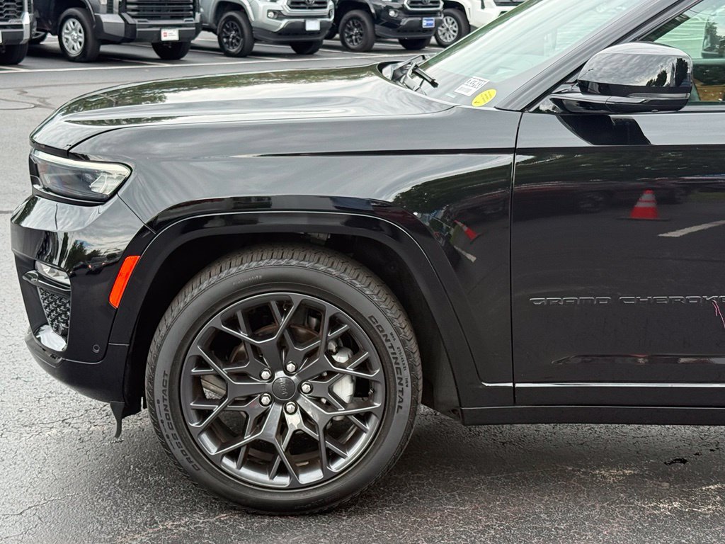 Used 2025 Jeep Grand Cherokee Summit AWD/4WD image 2