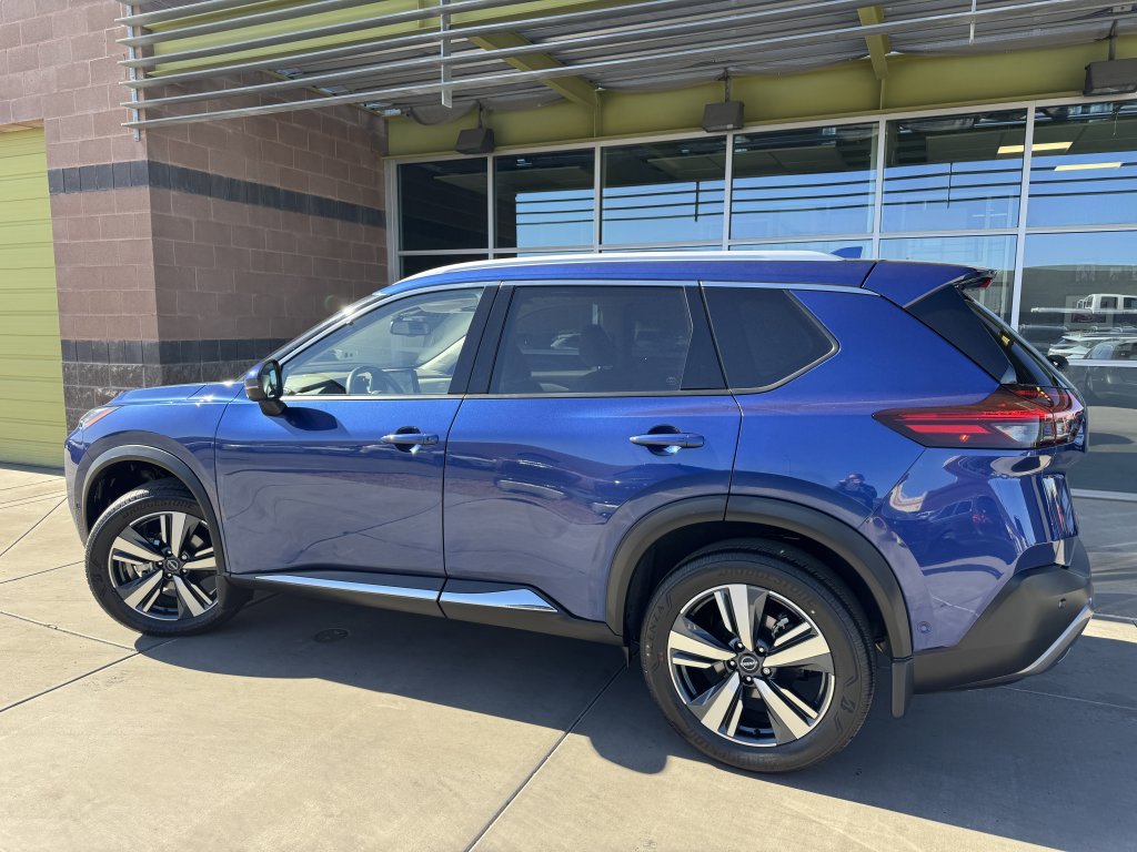 Used 2023 Nissan Rogue SL w/ SL Premium Package FWD image 5