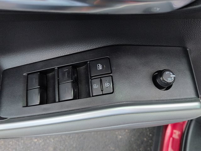 Used 2020 Toyota Highlander XLE AWD/4WD image 18
