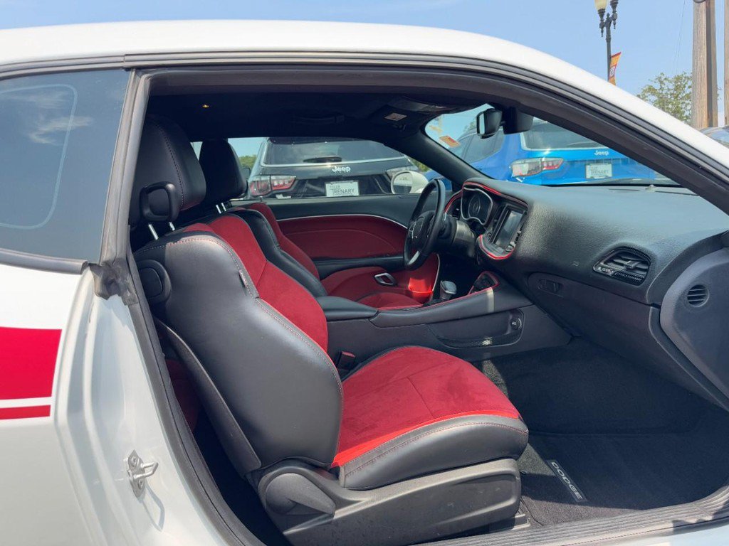 Used 2015 Dodge Challenger R/T Plus RWD image 12