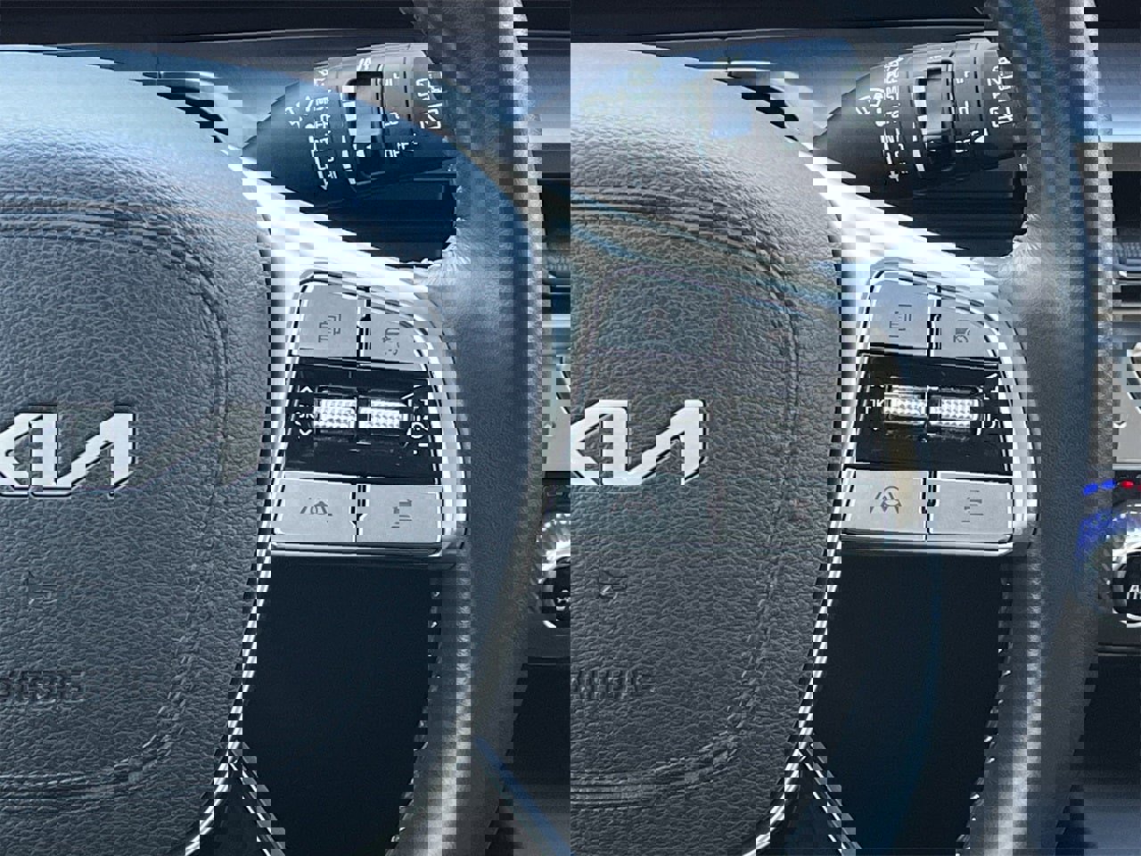 Used 2024 Kia Telluride LX image 14