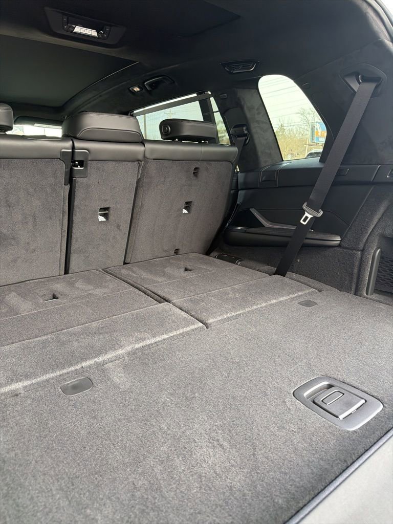 New 2026 BMW X7 M60i w/ Climate Comfort Package image 14