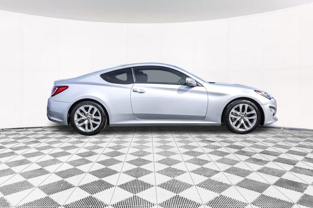 Used 2013 Hyundai Genesis 3.8 RWD image 12