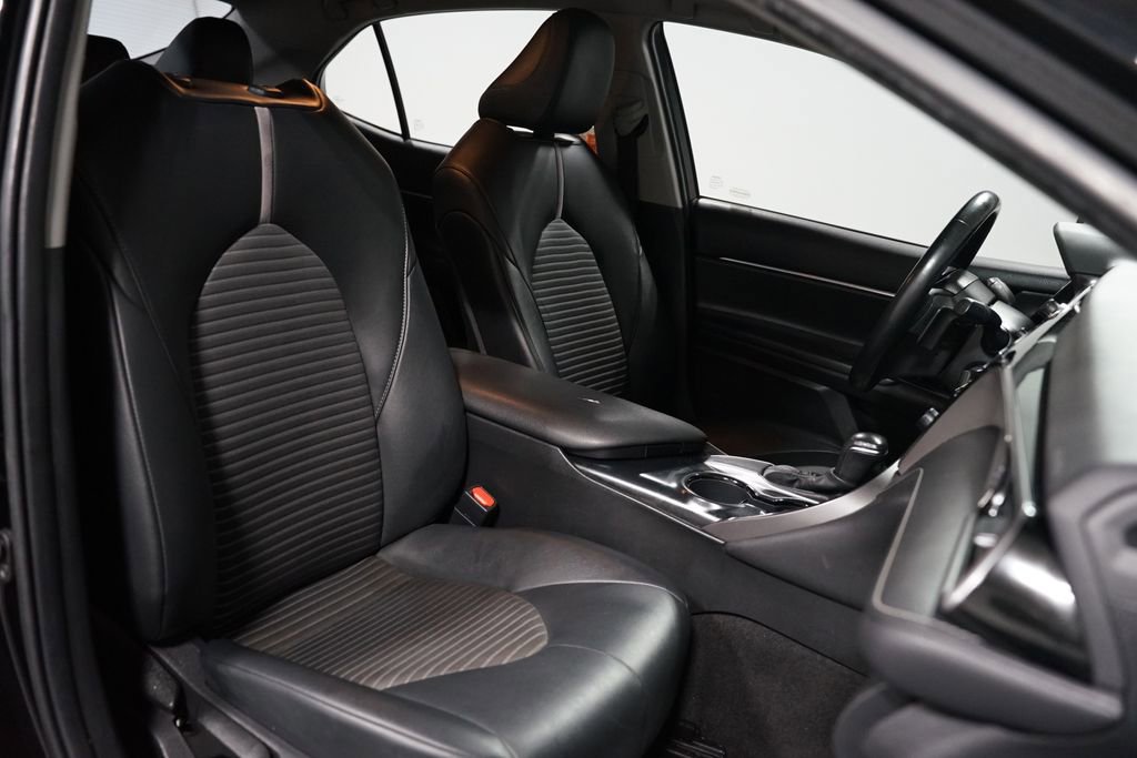 Certified 2020 Toyota Camry SE image 25