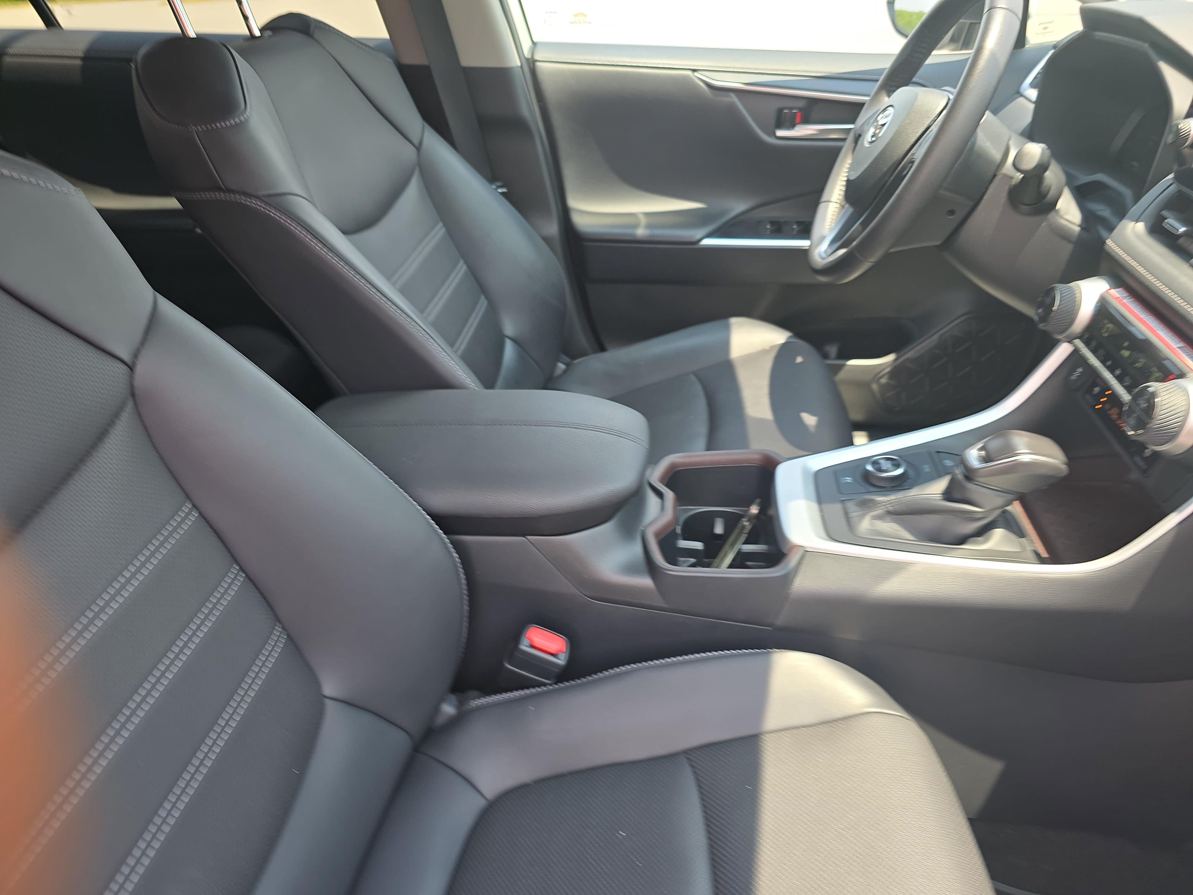 Used 2025 Toyota RAV4 Limited AWD/4WD image 10