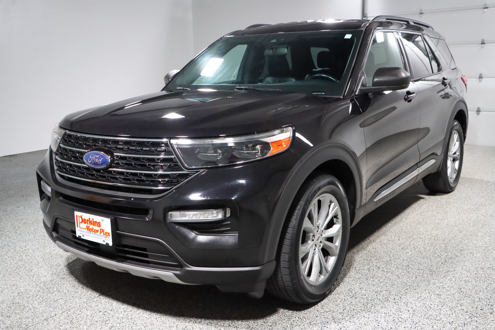 Used 2020 Ford Explorer XLT w/ Equipment Group 202A AWD/4WD image 33