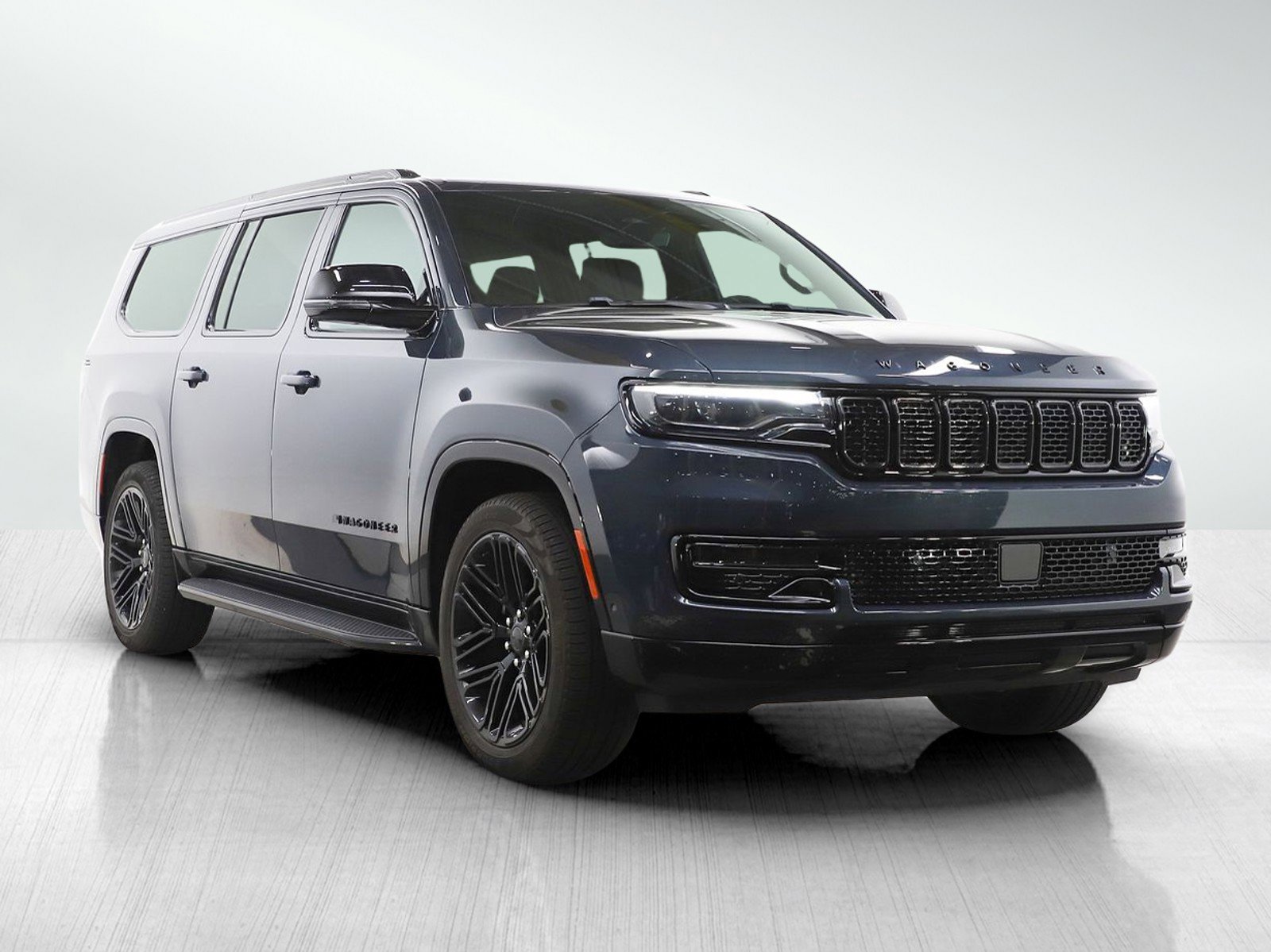 Used 2025 Jeep Wagoneer L Series II w/ Premium Group I AWD/4WD image 7