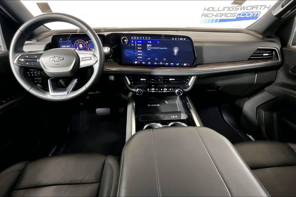 Used 2025 Chevrolet Suburban Z71 image 11