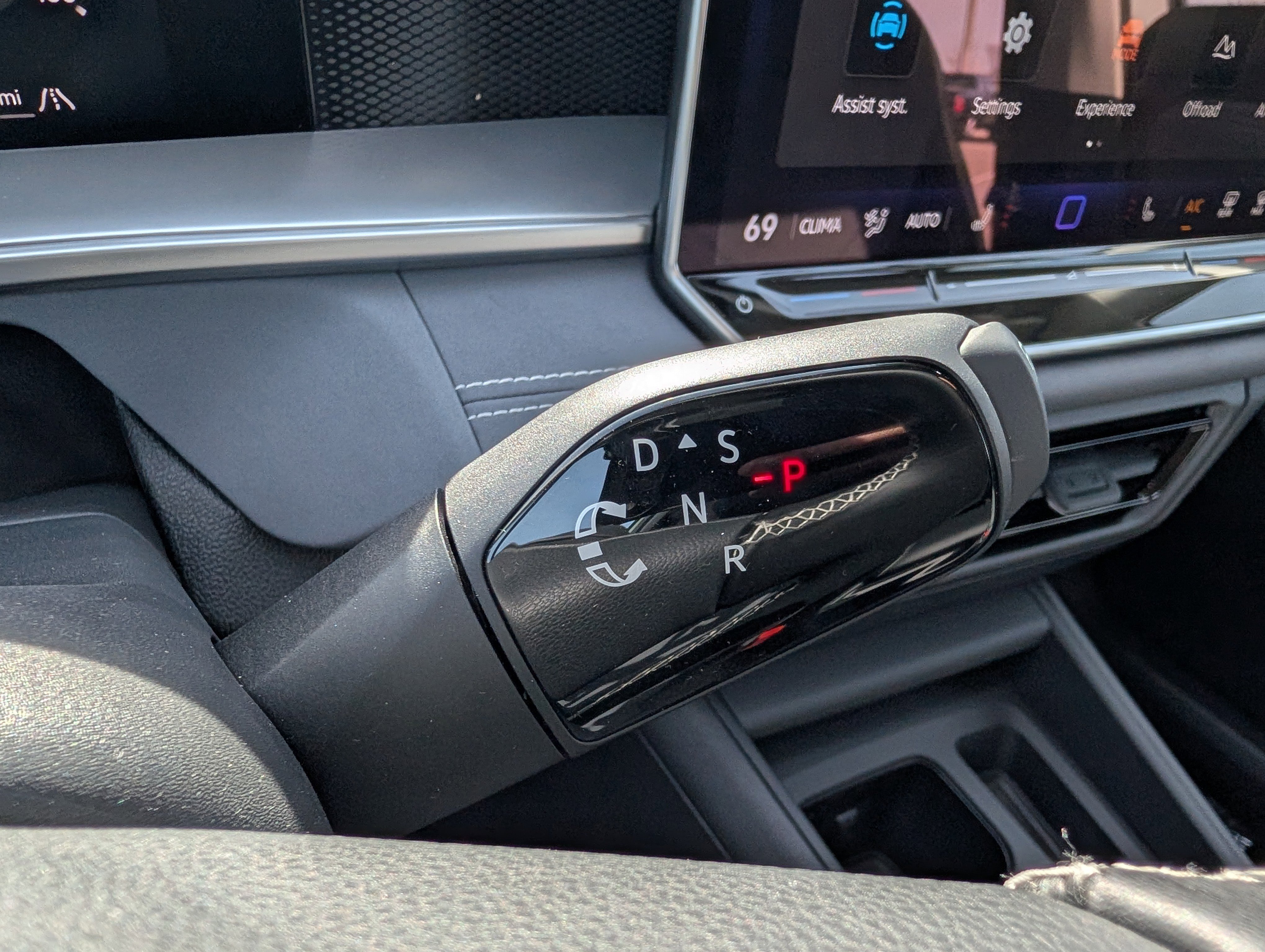 New 2026 Volkswagen Tiguan SE image 11