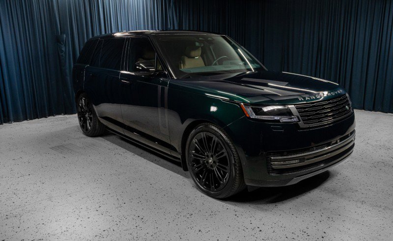 Used 2024 Land Rover Range Rover Long Wheelbase SE image 3