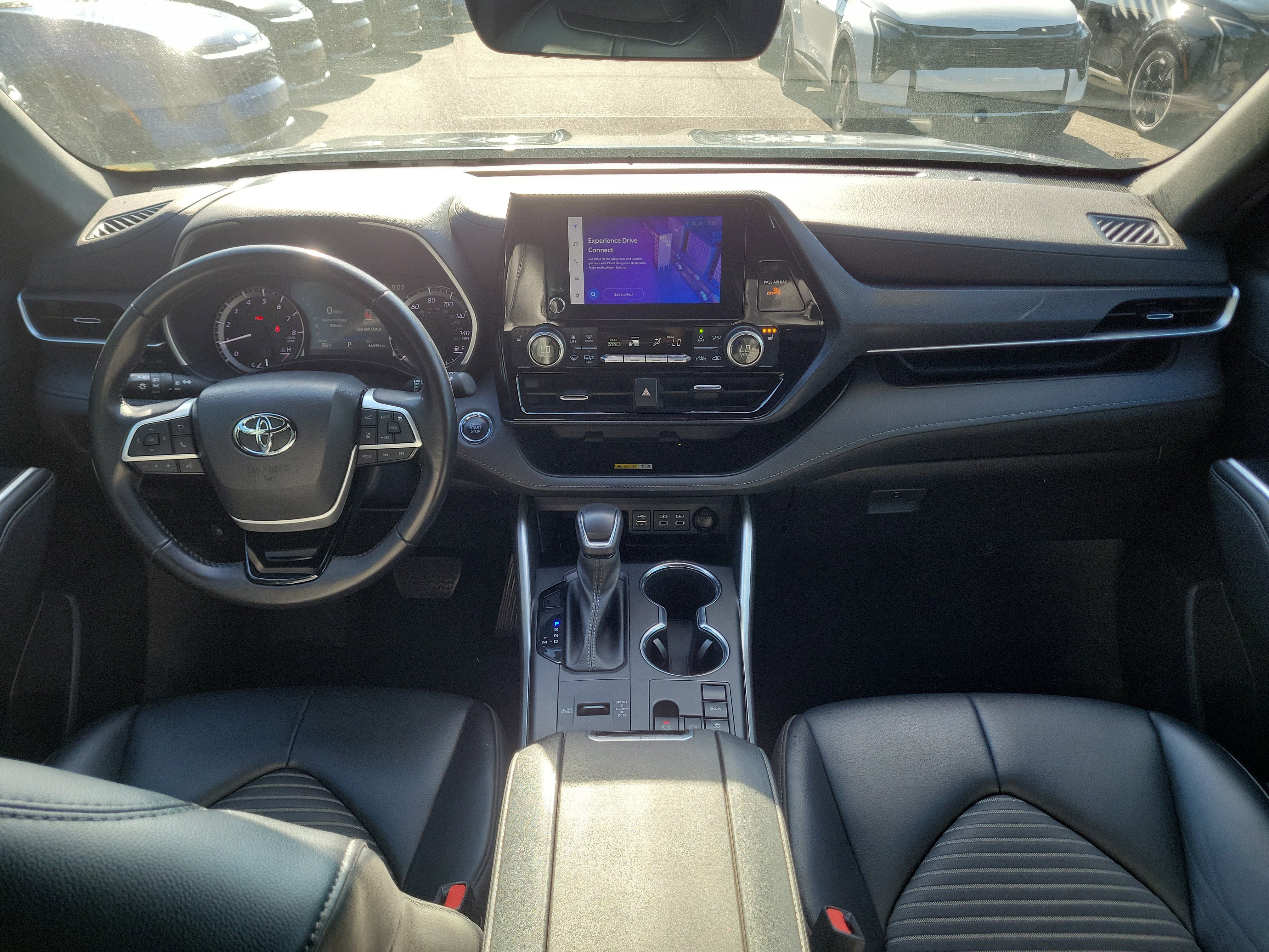 Used 2023 Toyota Highlander XSE FWD image 18