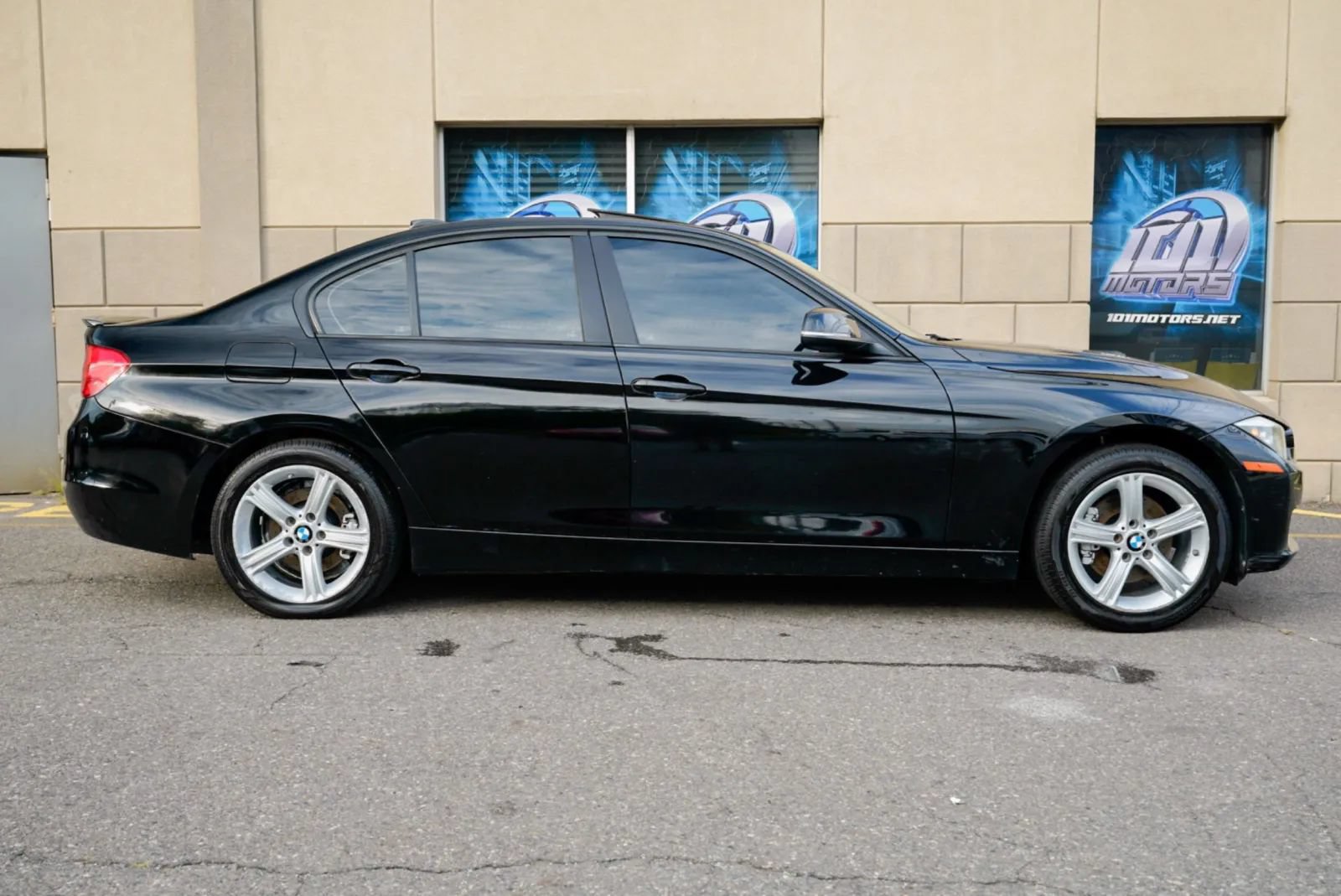 Used 2014 BMW 320i xDrive Sedan AWD/4WD image 4